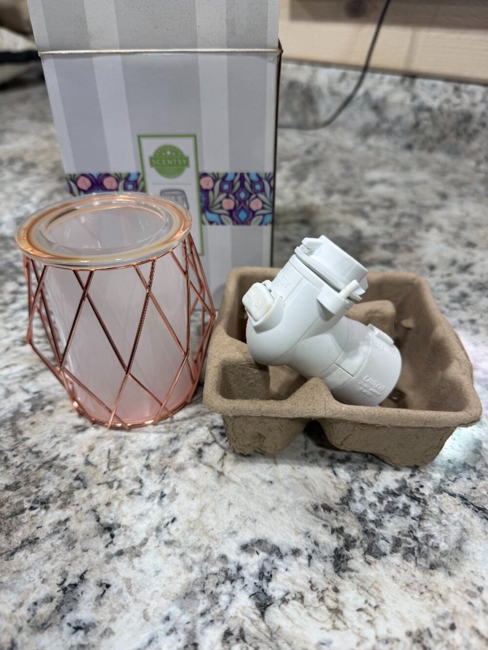 Scentsy - Mini Wire You Blushing Warmer